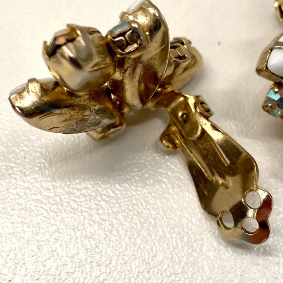 Vintage Earrings Vintage Milk Stone Clip on Retro Style Clip on Earrings - Picture 4 of 5